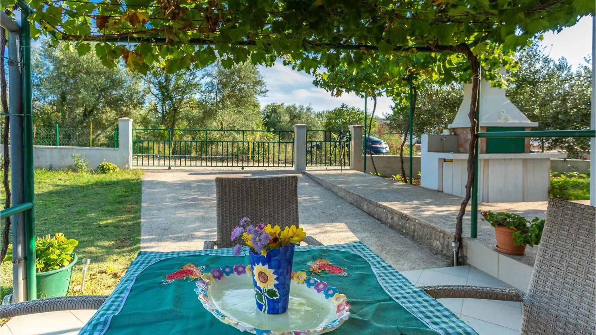 1 Bedroom Beautiful Apartment In Linardici